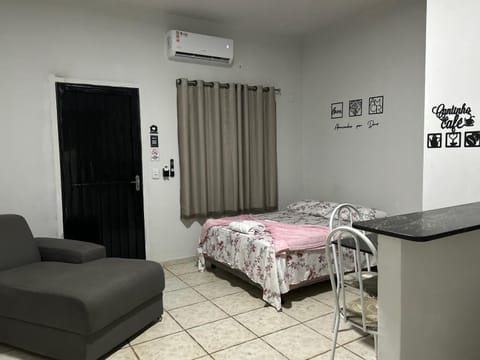 Bed, Living room, Photo of the whole room, Seating area, Bedroom, air conditioner