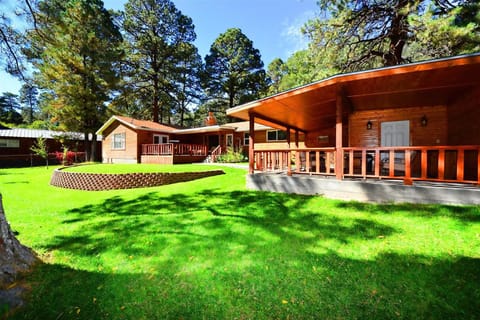 Rivers Edge Cabin House in Ruidoso