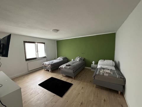 Geräumige 3-Zimmerwohnung dazu 2 Küchen und 2 Badezimmer Apartment in Andernach