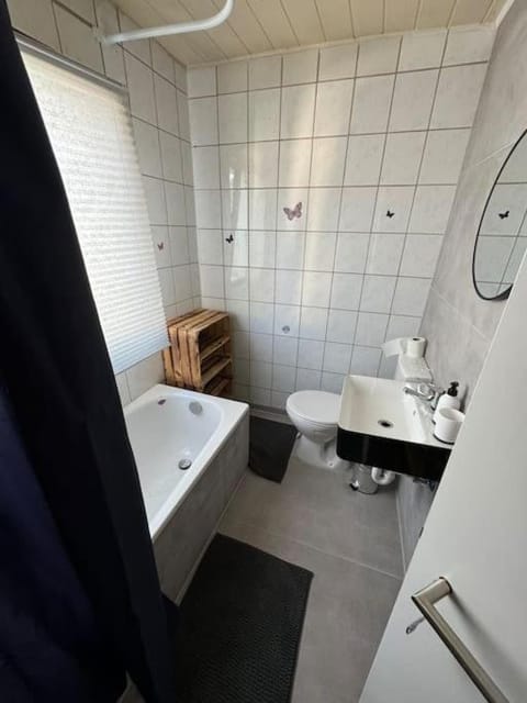 Geräumige 3-Zimmerwohnung dazu 2 Küchen und 2 Badezimmer Apartment in Andernach