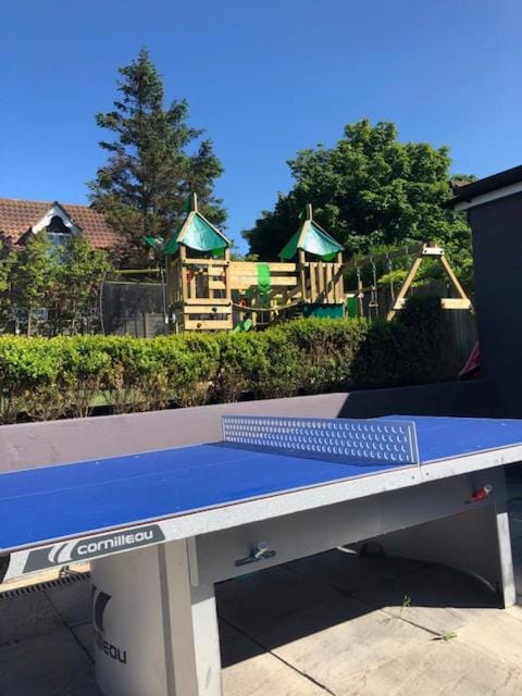 Garden, Table tennis