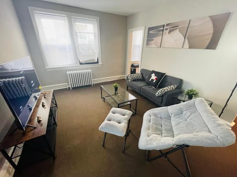 Large, Clean 1br In Great Location Parking Avail Apartamento in Glenside