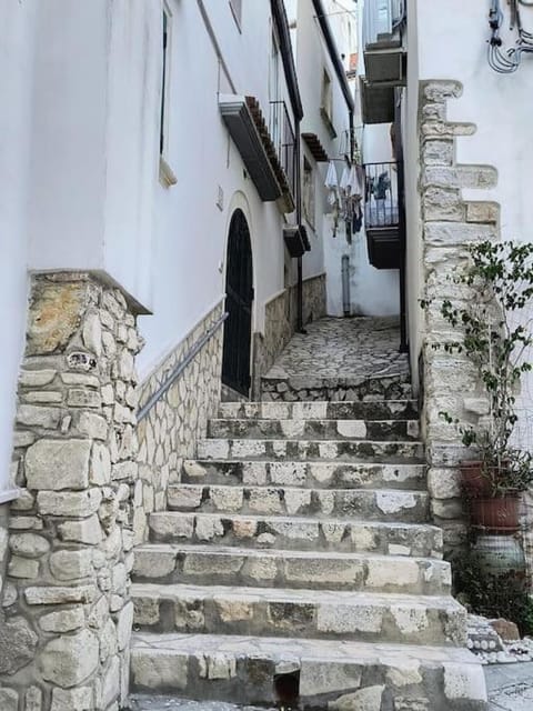 monolocale in vicolo storico House in Rodi Garganico