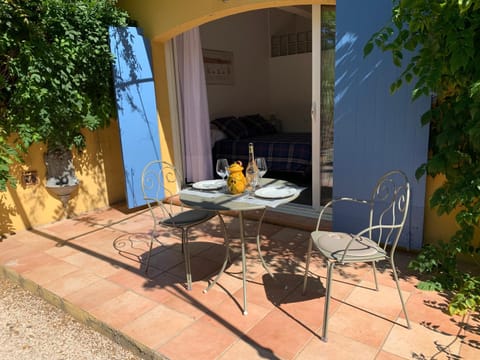 Patio, Dining area