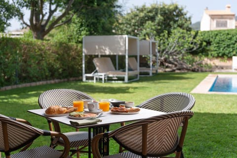 Garden, Swimming pool, Breakfast