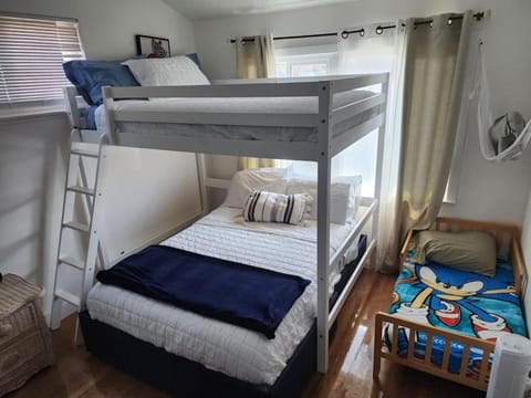 Bed, Photo of the whole room, Bedroom, bunk bed