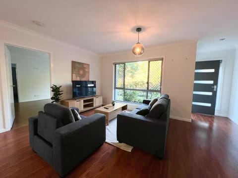 Casa Cirrus 2- Newly Furnished Spacious 3 bed Unit in a Duplex at Coomera Casa in Coomera