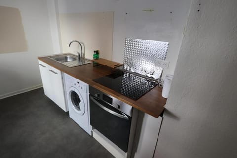 Kitchen or kitchenette, washing machine, kitchen