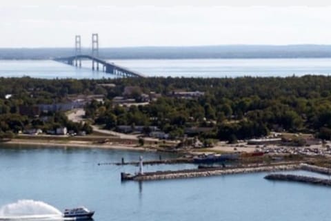 St Ignace Escape - Close to Ferry House in Saint Ignace