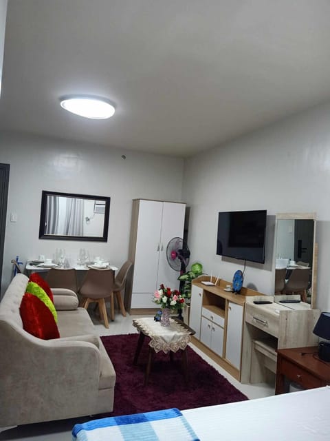 Precious Florannjoe Apartment in Las Pinas