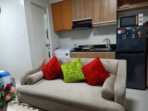 Precious Florannjoe Apartment in Las Pinas