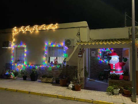 La casa amarilla de Luis y Eileen House in Villajoyosa