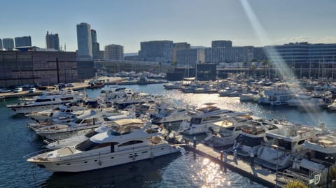 Yate en Port Fórum Docked boat in Barcelona