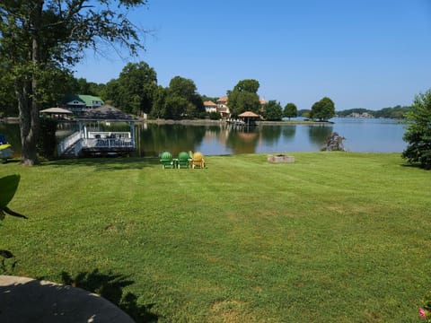 Lakefront Bungalow House in Mooresville