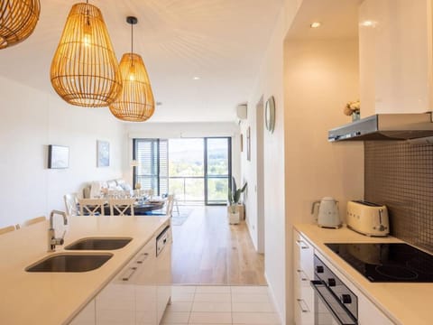 Hidden Gem MountView Golf Modern 3B Home with Parking Apartment in Mudgeeraba