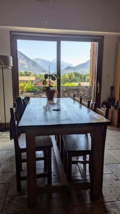 Dining area, Mountain view