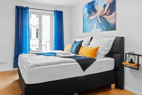 Luxus im Zentrum für 6 Personen mit 3 Zimmern, Balkon, Parkplatz, WLAN Apartment in Dresden-Neustadt