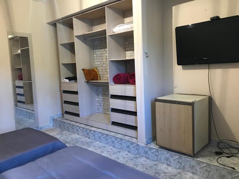 Communal lounge/ TV room, Bed, TV and multimedia, wardrobe