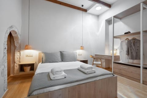 Leo Apartment 2 bdr apt overlooking the harbor Apartment in Chania