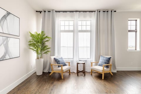 Living room, Lake view