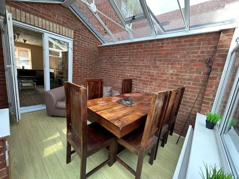 6 Bedroom House in Colchester House in Colchester