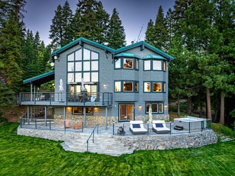 Luxury Tahoe Vacation Rental with HotTub & Lake Views House in Tahoe Vista