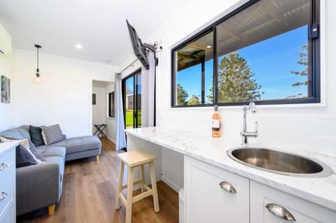 Three Pines Tiny Home Your Mountain Escape Apartment in Tamborine Mountain