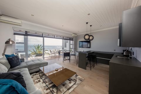 Kitchen or kitchenette, Living room, Seating area, Dining area, Sea view