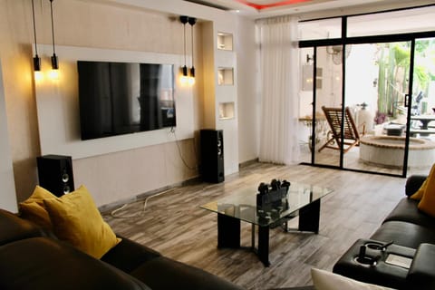 TV and multimedia, Living room, Seating area