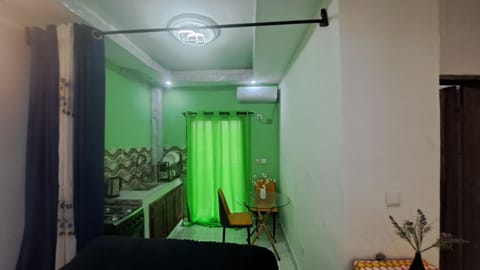 RèsidenceGermanotech,Internet,Bonamoussadi,Logbessou,cuisine americaine,eauchaude Apartment in Douala