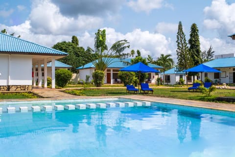 Day, Garden, Garden view, Pool view, Swimming pool, sunbed