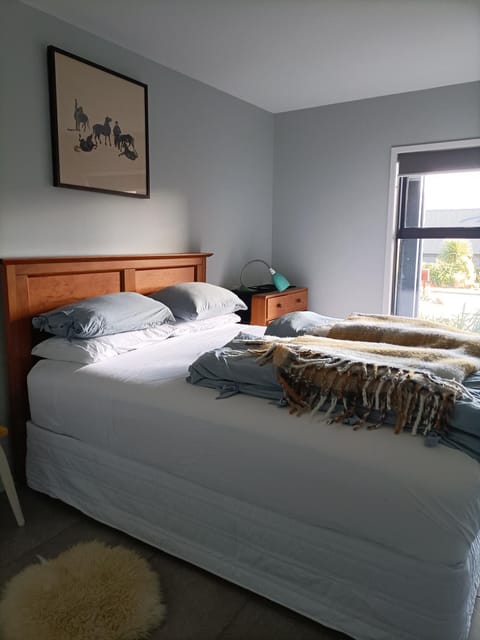 Sunny central Diamond Harbour Bed and Breakfast in Christchurch