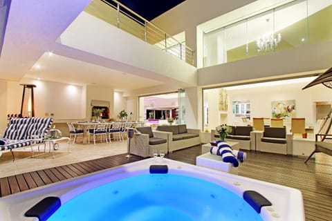 Hollywood Mansion & Spa Camps Bay Villa in Cape Town