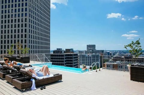 Amazing Condos Beautiful View 2 Blocks To French Quarter, Small Rooftop Pool, Gym, Seanger Theater, Super Dome, And Bourbon St Apartment hotel in French Quarter