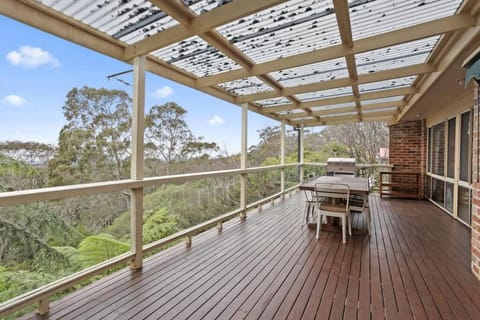 Azimuth - Spacious Family Retreat with City Views House in Wentworth Falls