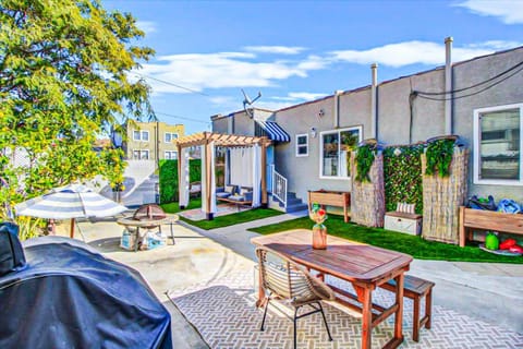 Property building, Patio, Spring, Day, Garden, Seating area, Garden view