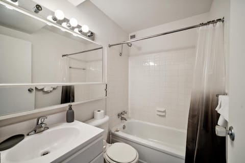 Pp 1306 Modern Corporate 1br, Pool, Gym Apartment in Harrisburg