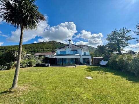 Luxury Seaside Escape - Red Sunset Villa in Louth, Co. Louth, Ireland