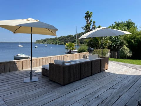 View (from property/room), Balcony/Terrace, Lake view