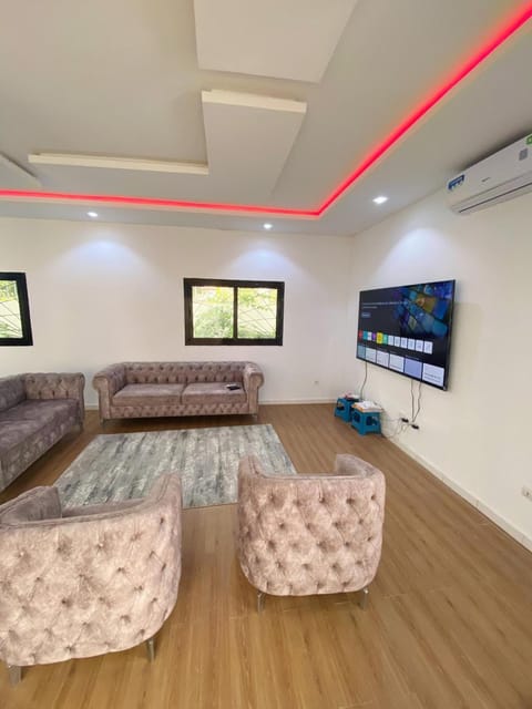 Communal lounge/ TV room, TV and multimedia, Living room, Seating area