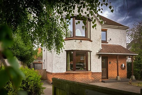 Gorgeous Family 3 Bedroom Home House in Newbury