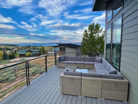 Balcony/Terrace, Lake view