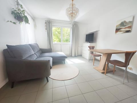 Communal lounge/ TV room, TV and multimedia, Living room, Seating area, Dining area, Evening entertainment