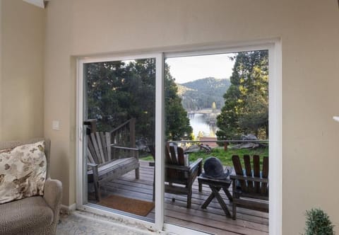 The Perch - Majestic Views - Lake Vistas House in Crestline