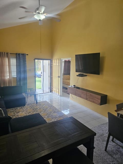 Communal lounge/ TV room, TV and multimedia, Living room, Seating area