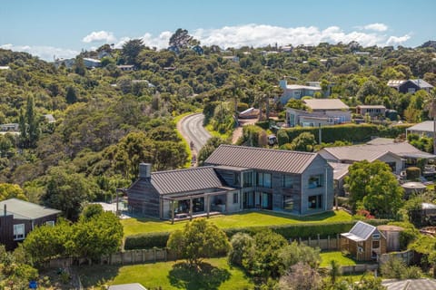 Property building, Natural landscape, Garden, Garden view, Mountain view