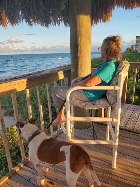 All Pets Welcome, Across From Beach, Tiki Hut House in Hutchinson Island