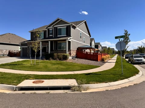 Neighbourhood, Street view, Parking