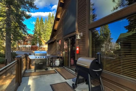 On Tahoe Time - Pets Pool Table Game Room House in South Lake Tahoe