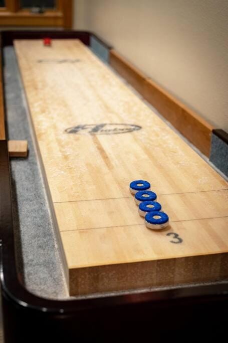 On Tahoe Time - Pets Pool Table Game Room House in South Lake Tahoe